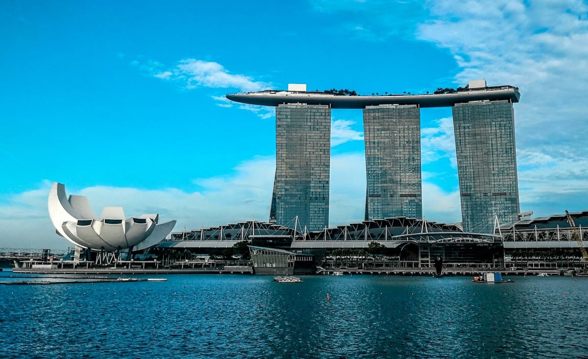 toursit drone illegal singapore fine marina bay